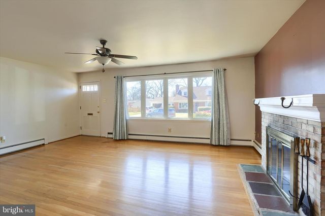 5 ROUND HILL RD, Camp Hill, PA 17011