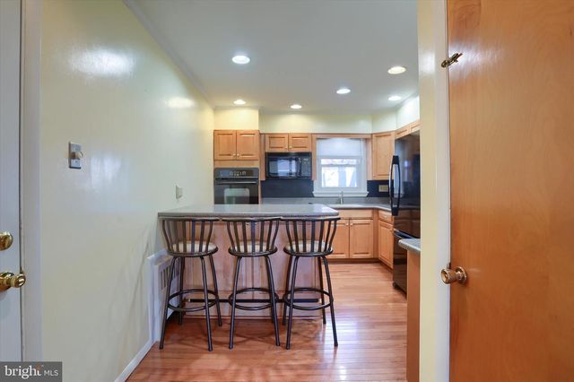 5 ROUND HILL RD, Camp Hill, PA 17011