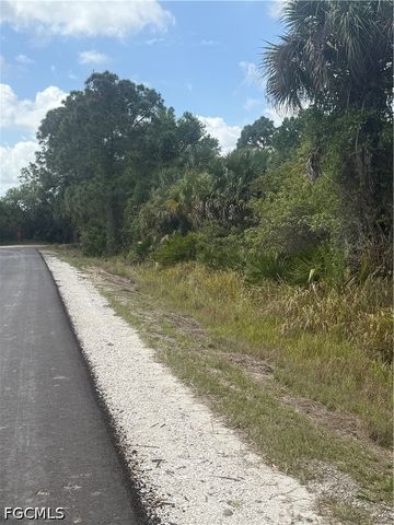 405 Thompson AVE, Lehigh Acres, FL 33972