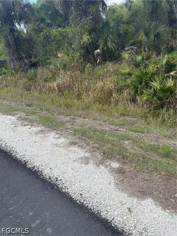 405 Thompson AVE, Lehigh Acres, FL 33972