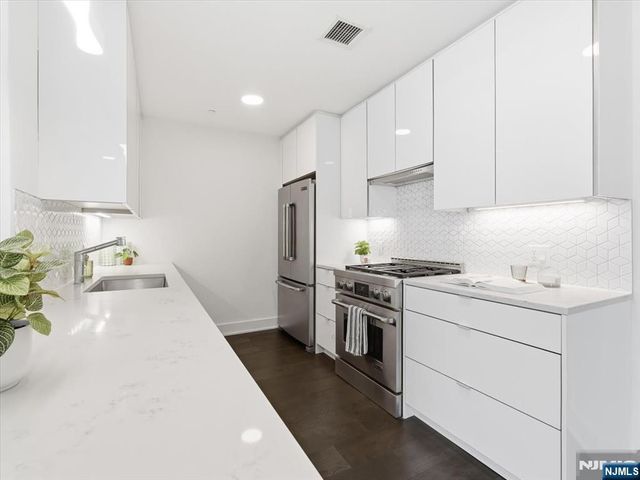 380 Newark Avenue 406, Jersey City, NJ 07302