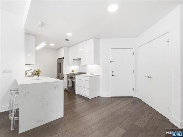 380 Newark Avenue 406, Jersey City, NJ 07302