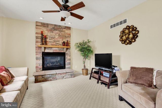 128 FARM HOUSE LN, York, PA 17408