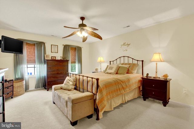 128 FARM HOUSE LN, York, PA 17408