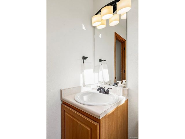 5528 S Valdai St, Aurora, CO 80015