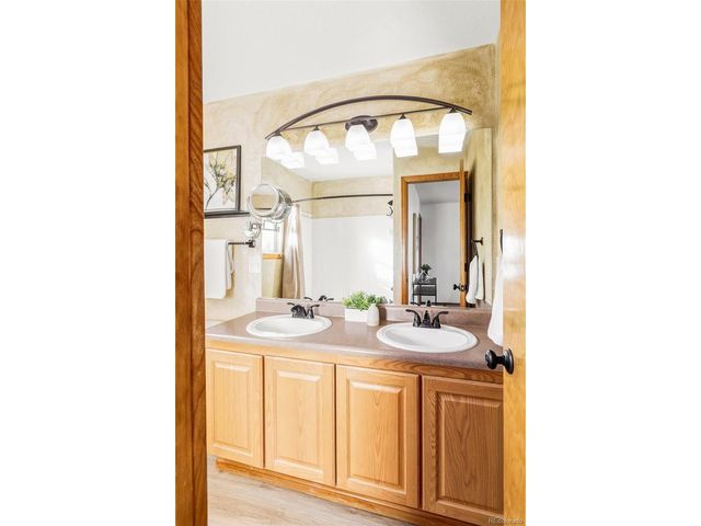 5528 S Valdai St, Aurora, CO 80015