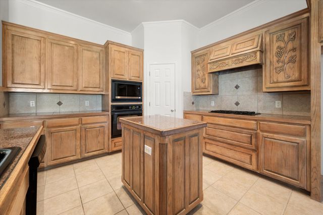 913 Shady Vale Drive, Kennedale, TX 76060