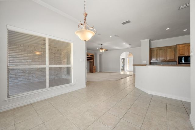 913 Shady Vale Drive, Kennedale, TX 76060