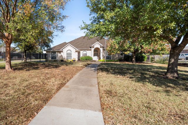 913 Shady Vale Drive, Kennedale, TX 76060