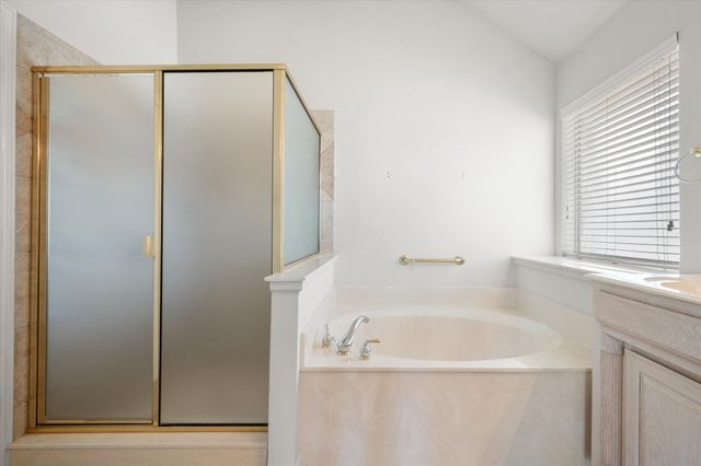 913 Shady Vale Drive, Kennedale, TX 76060