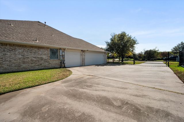 913 Shady Vale Drive, Kennedale, TX 76060