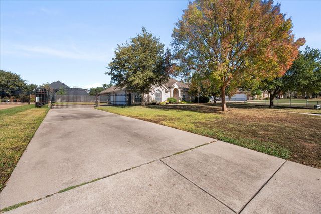 913 Shady Vale Drive, Kennedale, TX 76060