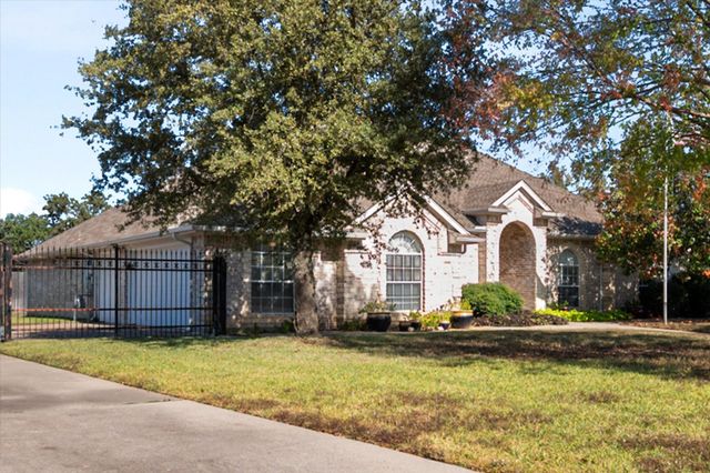 913 Shady Vale Drive, Kennedale, TX 76060
