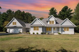 5605 N Shore Road, Pinconning, MI 48650