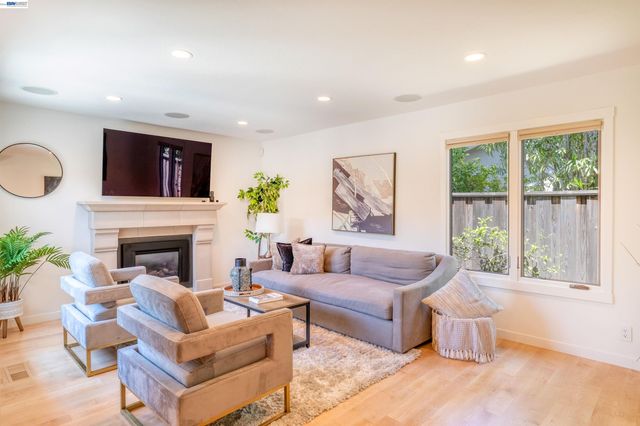 5812 Alderbrook Ct, Castro Valley, CA 94552
