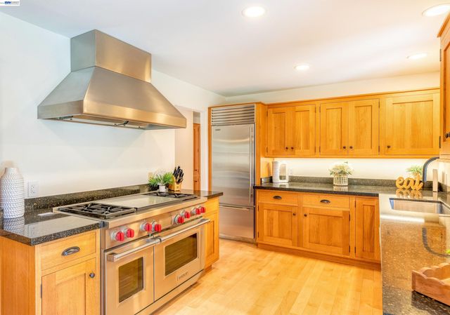 5812 Alderbrook Ct, Castro Valley, CA 94552
