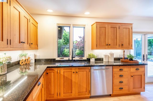 5812 Alderbrook Ct, Castro Valley, CA 94552