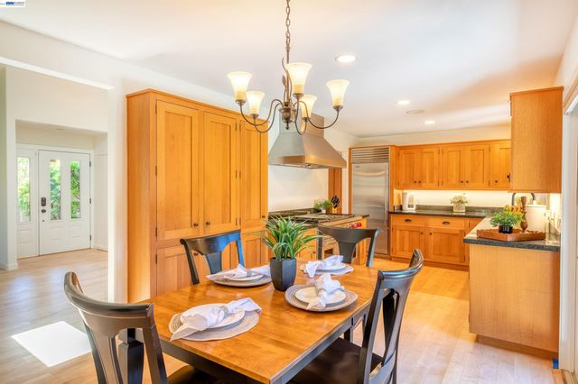 5812 Alderbrook Ct, Castro Valley, CA 94552