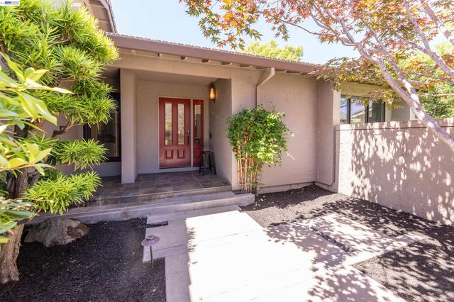 5812 Alderbrook Ct, Castro Valley, CA 94552