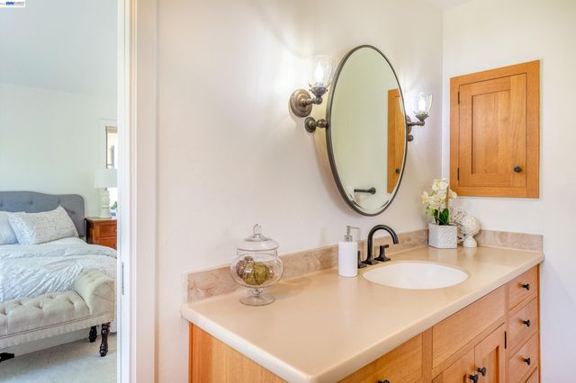 5812 Alderbrook Ct, Castro Valley, CA 94552