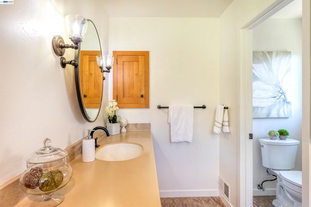 5812 Alderbrook Ct, Castro Valley, CA 94552