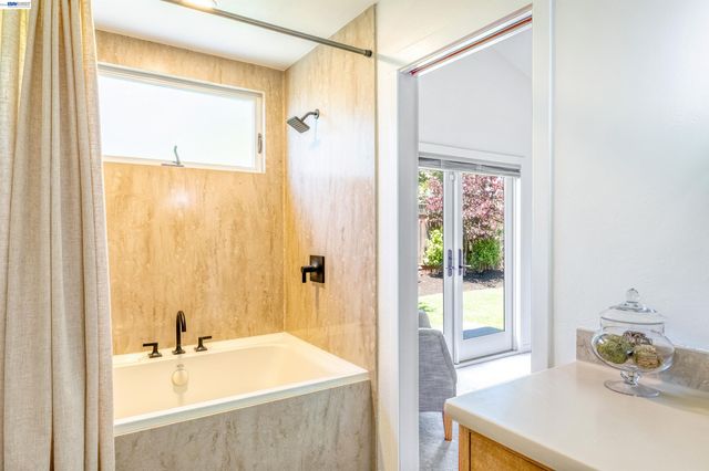 5812 Alderbrook Ct, Castro Valley, CA 94552