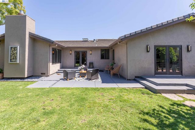 5812 Alderbrook Ct, Castro Valley, CA 94552