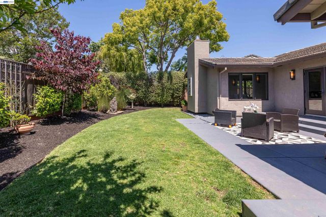 5812 Alderbrook Ct, Castro Valley, CA 94552