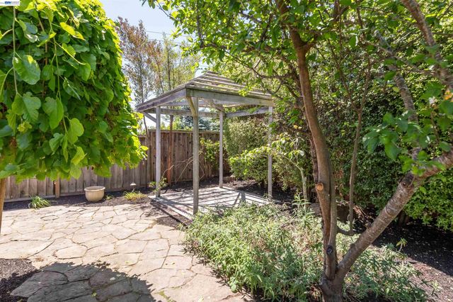 5812 Alderbrook Ct, Castro Valley, CA 94552