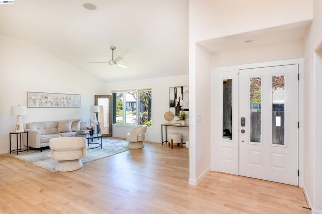 5812 Alderbrook Ct, Castro Valley, CA 94552
