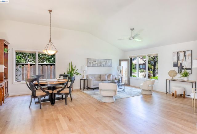 5812 Alderbrook Ct, Castro Valley, CA 94552