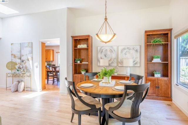 5812 Alderbrook Ct, Castro Valley, CA 94552