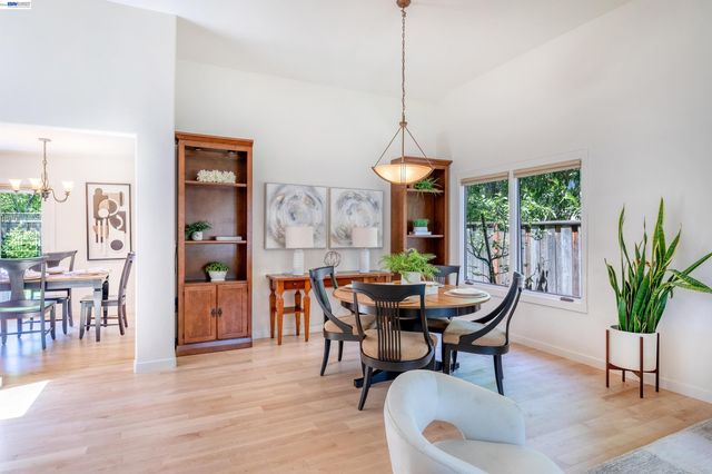 5812 Alderbrook Ct, Castro Valley, CA 94552