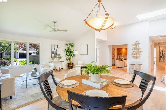 5812 Alderbrook Ct, Castro Valley, CA 94552