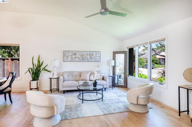 5812 Alderbrook Ct, Castro Valley, CA 94552
