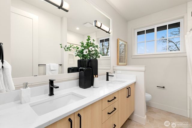 3032 NE Blakeley Street, Seattle, WA 98105