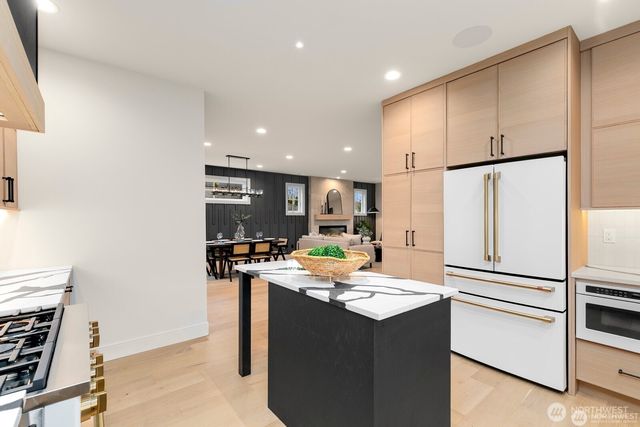 3032 NE Blakeley Street, Seattle, WA 98105