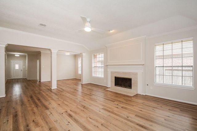 10 Heathstone Place, The Woodlands, TX 77381