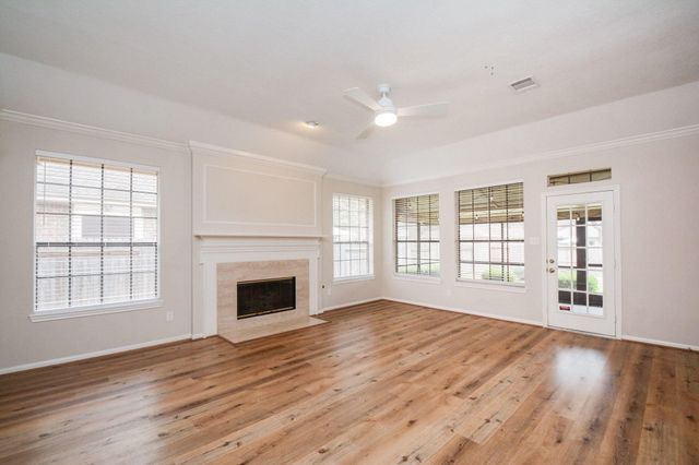 10 Heathstone Place, The Woodlands, TX 77381