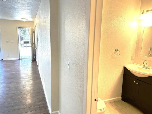 10580 Creekside, Oakland, CA 94603