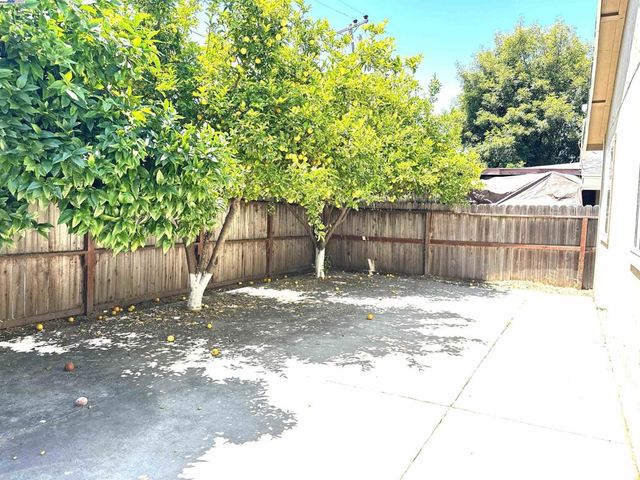 10580 Creekside, Oakland, CA 94603