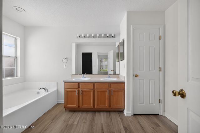 8066 LEAFCREST Drive, Jacksonville, FL 32244