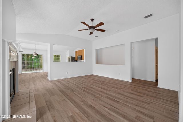 8066 LEAFCREST Drive, Jacksonville, FL 32244