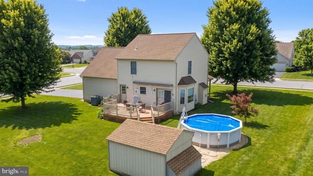 165 PEBBLE BEACH DR, Mount Wolf, PA 17347