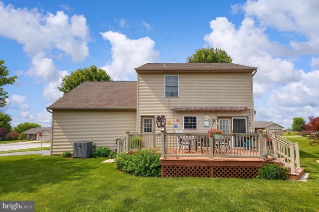 165 PEBBLE BEACH DR, Mount Wolf, PA 17347