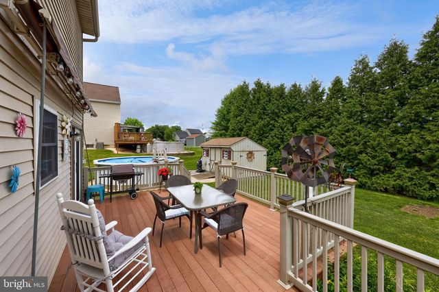 165 PEBBLE BEACH DR, Mount Wolf, PA 17347