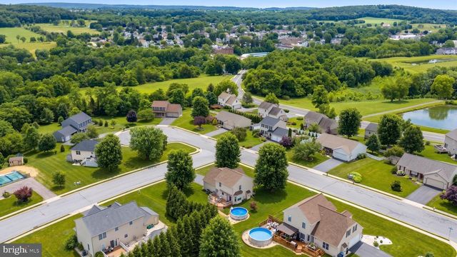 165 PEBBLE BEACH DR, Mount Wolf, PA 17347