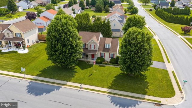 165 PEBBLE BEACH DR, Mount Wolf, PA 17347