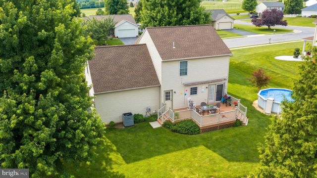 165 PEBBLE BEACH DR, Mount Wolf, PA 17347