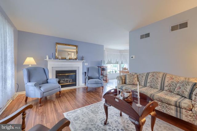 165 PEBBLE BEACH DR, Mount Wolf, PA 17347